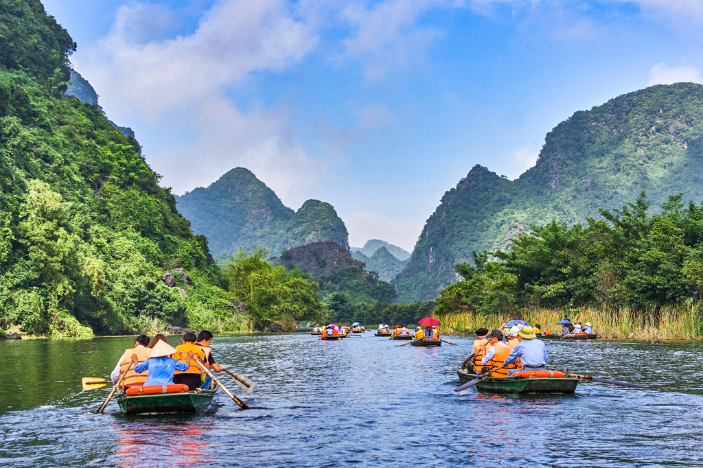 Lais Puzzle - Trang An Ruderboote mit herrlichem Blick auf die Berge, Ninh Binh, Vietnam - 2.000 Teile p-323598