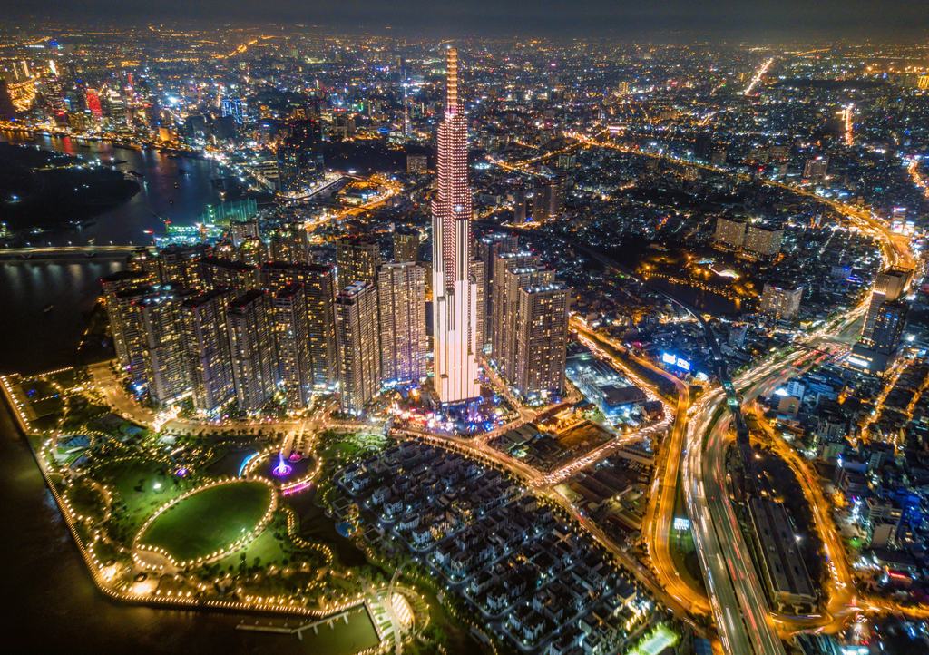 Lais Puzzle - Schöne Luftaufnahme des höchsten Gebäudes in Saigon bei Nacht - 1.000 Teile p-323699