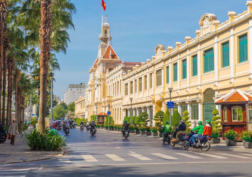 Lais Puzzle - Das Volkskomitee von Ho-Chi-Minh-Stadt vor blauem Himmel in Ho-Chi-Minh-Stadt, Vietnam - 1.000 Teile p-323741