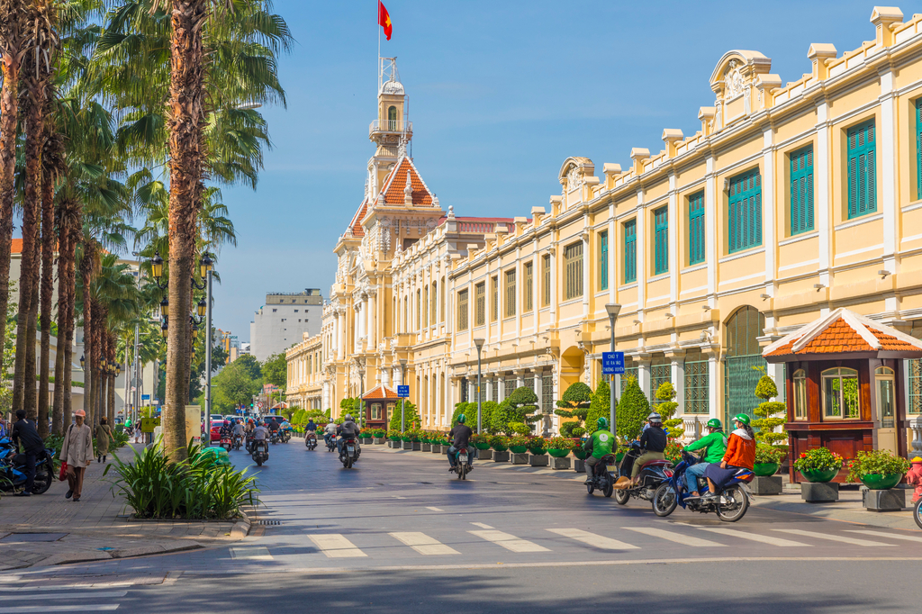 Lais Puzzle - Das Volkskomitee von Ho-Chi-Minh-Stadt vor blauem Himmel in Ho-Chi-Minh-Stadt, Vietnam - 2.000 Teile p-323742