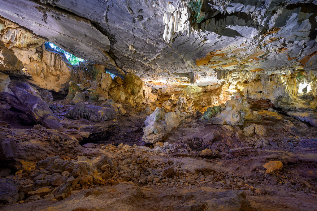 Lais Puzzle - Trinh Nu Höhle oder Jungfrauenhöhle in der Halong-Bucht, Vietnam - 2.000 Teile p-323880