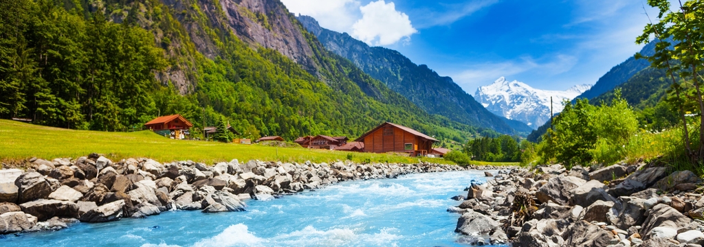 Lais Puzzle - Schweizer Landschaft mit Flusslauf und Häusern, Panorama - 1.000 Teile p-324331