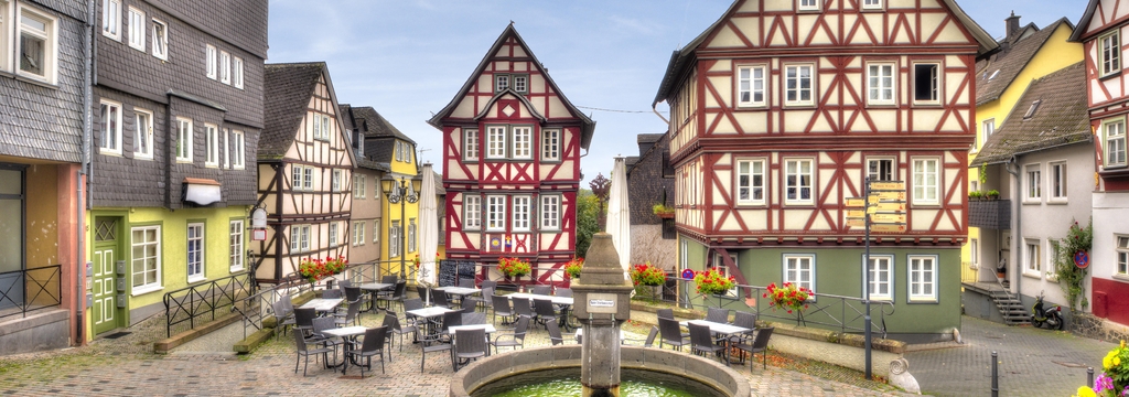 Lais Puzzle - Häuserensemble am Kornmarkt in Wetzlar, Hessen, Panorama - 1.000 Teile p-324894