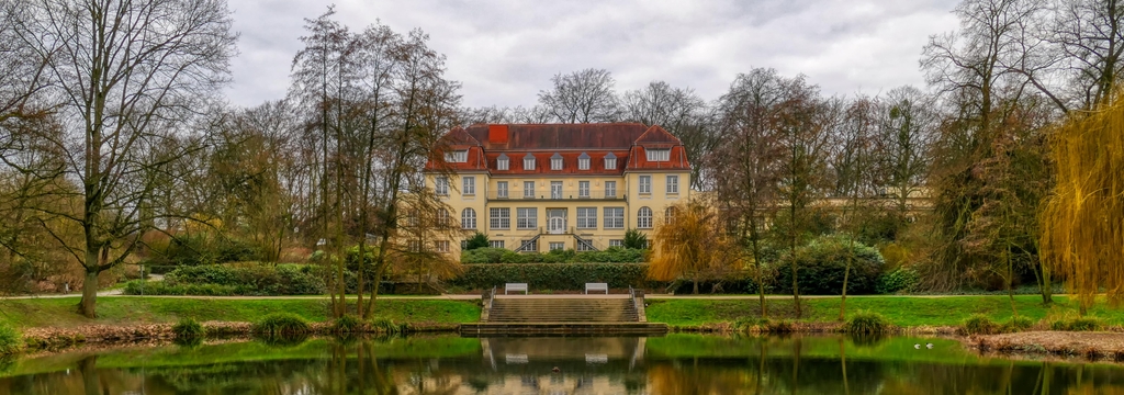 Lais Puzzle - Bad und öffentlicher Park in Mülheim Raffelberg, Panorama - 1.000 Teile p-325028