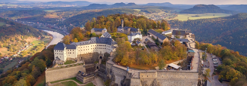 Lais Puzzle - Königstadt, sächsische Schweiz, Festung Königstein im Herbst, Panorama - 1.000 Teile p-325350
