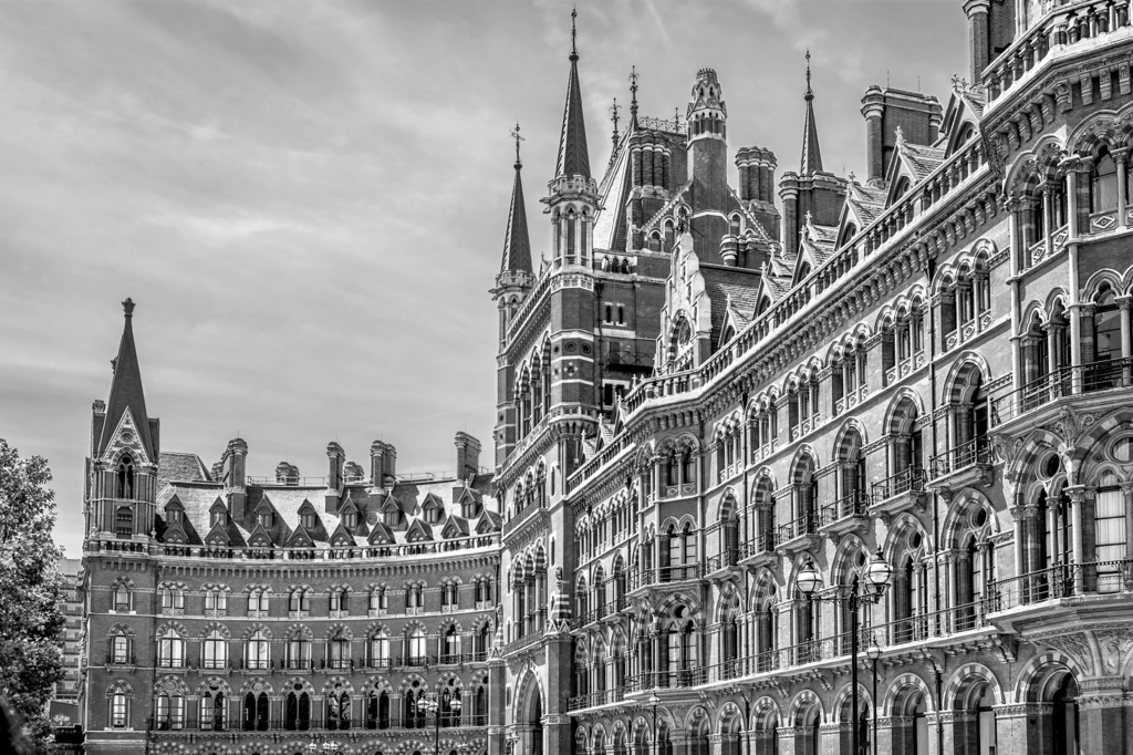 Lais Puzzle - Fassade des Bahnhofs St. Pancras International, eines zentralen Londoner Bahnhofs an der Euston Road, Bezirk Camden, London, Vereinigtes Königreich in schwarz weiß - 2.000 Teile p-327280