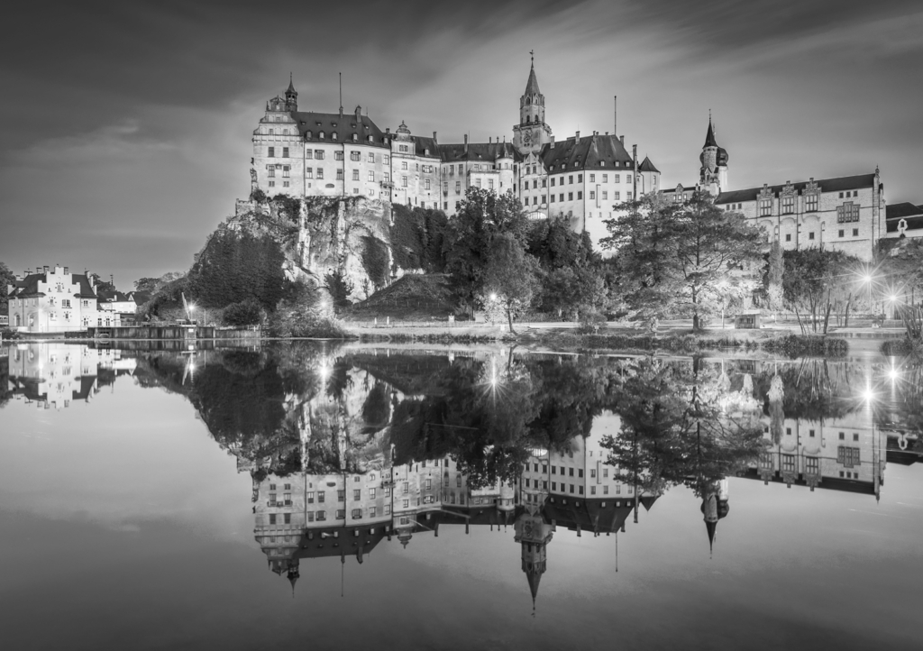 Lais Puzzle - Sigmaringen, Deutschland. Baden-Württemberg und königliches Schloss Sigmaringen auf dem Felsen über dem Donauufer in schwarz weiß - 1.000 Teile p-327669