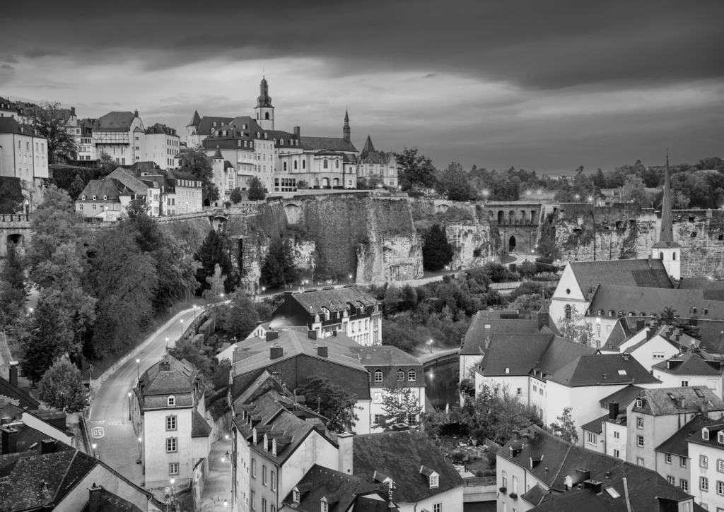 Lais Puzzle - Luxemburg - Stadtteil Grund im Alzette-Tal, Luxemburg-Stadt in schwarz weiß - 500, 1.000 & 2.000 Teile p-327692