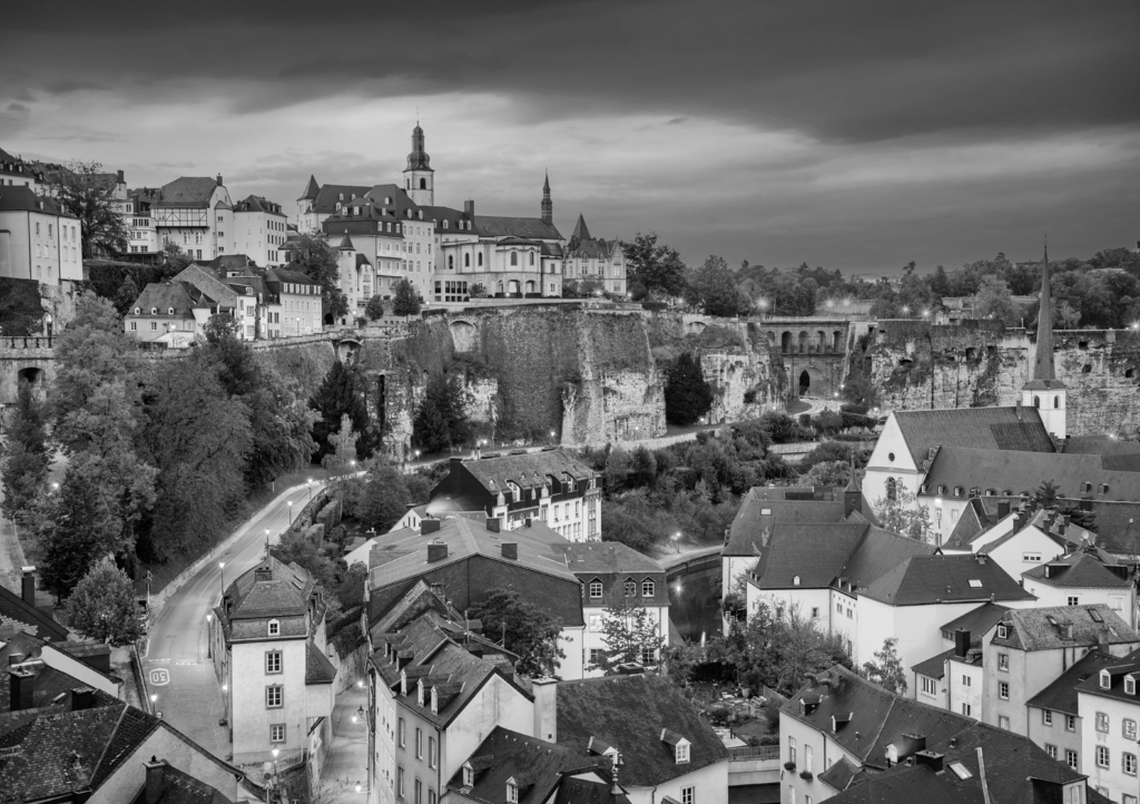 Lais Puzzle - Luxemburg - Stadtteil Grund im Alzette-Tal, Luxemburg-Stadt in schwarz weiß - 1.000 Teile p-327693