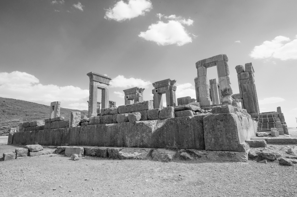 Lais Puzzle - Ruinen der antiken Stadt Persepolis oder Takht-e-Jamshid, Hauptstadt des Persischen Reiches der Achämeniden in Shiraz, Iran in schwarz weiß - 2.000 Teile p-328642
