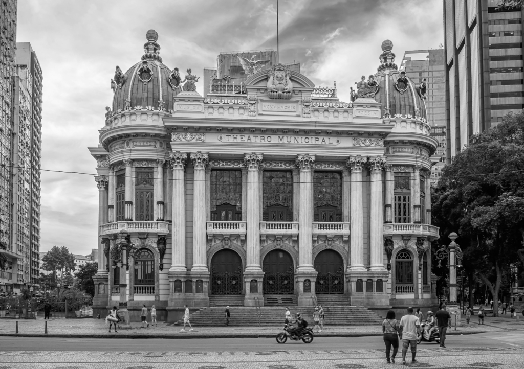 Lais Puzzle - Das Theatro Municipal (Stadttheater) ist ein Opernhaus im Stadtteil Centro von Rio de Janeiro, Brasilien in schwarz weiß - 1.000 Teile p-328869