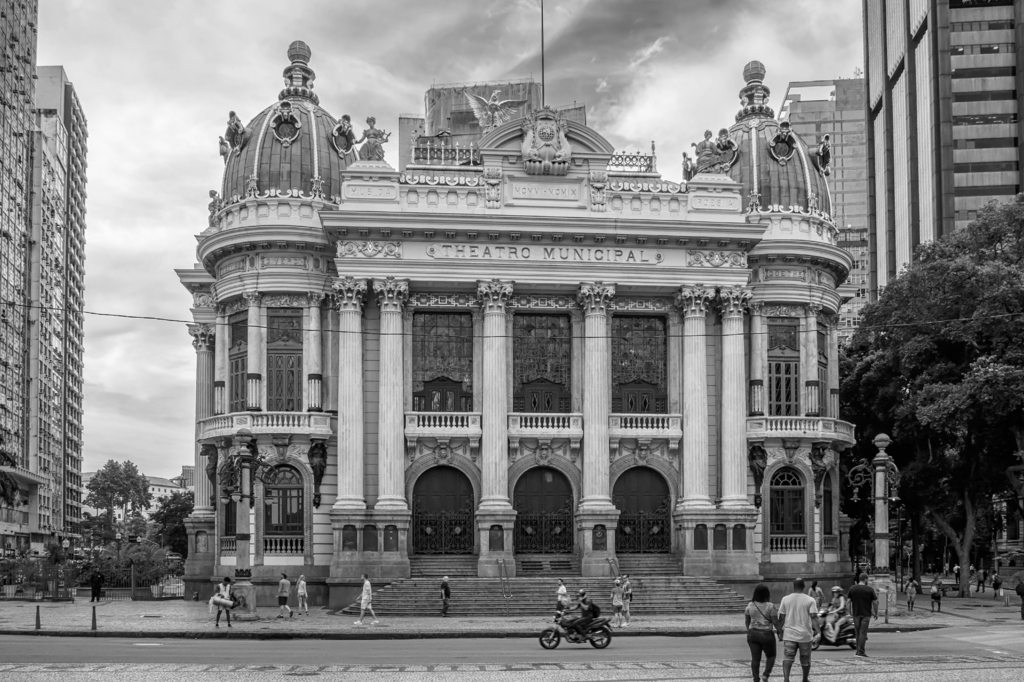 Lais Puzzle - Das Theatro Municipal (Stadttheater) ist ein Opernhaus im Stadtteil Centro von Rio de Janeiro, Brasilien in schwarz weiß - 2.000 Teile p-328870