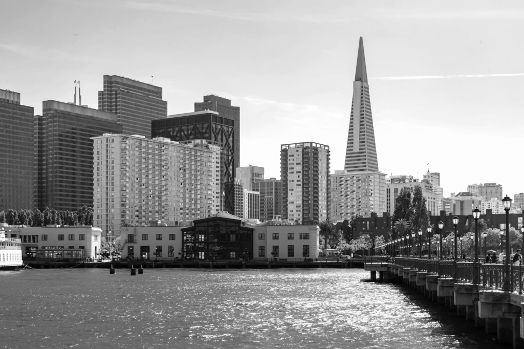 Lais Puzzle - Skyline von San Francisco mit Blick auf den Hafen in schwarz weiß - 2.000 Teile p-328897