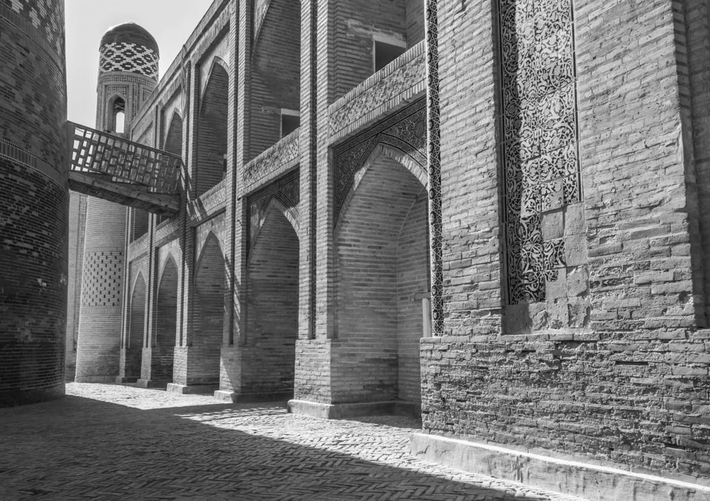 Lais Puzzle - Historische Architektur in Chiwa, Usbekistan in schwarz weiß - 1.000 Teile p-329034