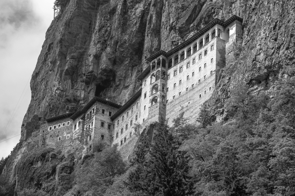 Lais Puzzle - Sumela-Kloster in Trabzon, Türkei in schwarz weiß - 2.000 Teile p-329128