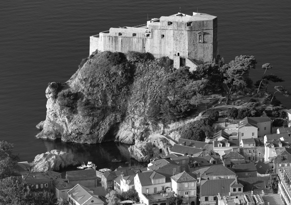 Lais Puzzle - Luftaufnahme des Forts Lovrijenac oder der Festung St. Lorenz, auch Gibraltar von Dubrovnik genannt, am Morgen, Dubrovnik, Kroatien in schwarz weiß - 1.000 Teile p-329310