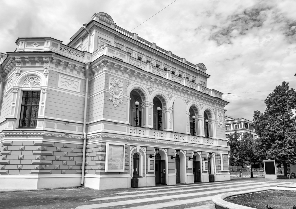 Lais Puzzle - Schauspielhaus in Nischni Nowgorod, Russland in schwarz weiß - 500, 1.000 & 2.000 Teile p-329663
