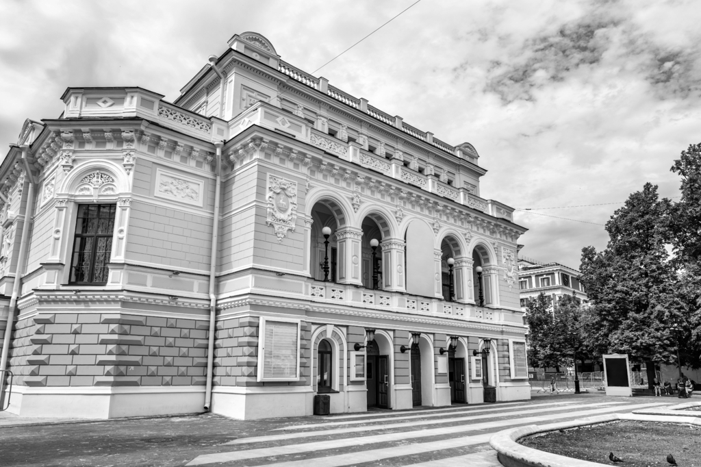 Lais Puzzle - Schauspielhaus in Nischni Nowgorod, Russland in schwarz weiß - 2.000 Teile p-329665