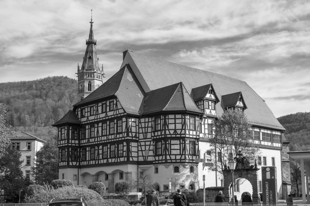 Lais Puzzle - Residenzschloss Bad Urach in schwarz weiß - 2.000 Teile p-330070