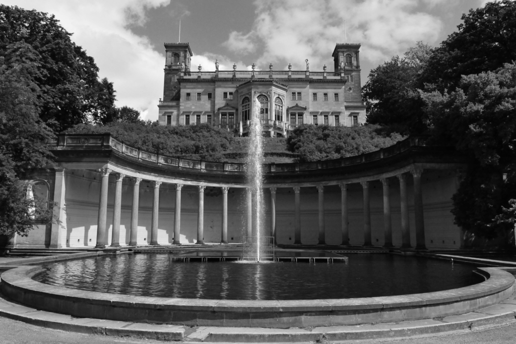 Lais Puzzle - Schloß Albrechtsberg/Elbtal in schwarz weiß - 2.000 Teile p-330340