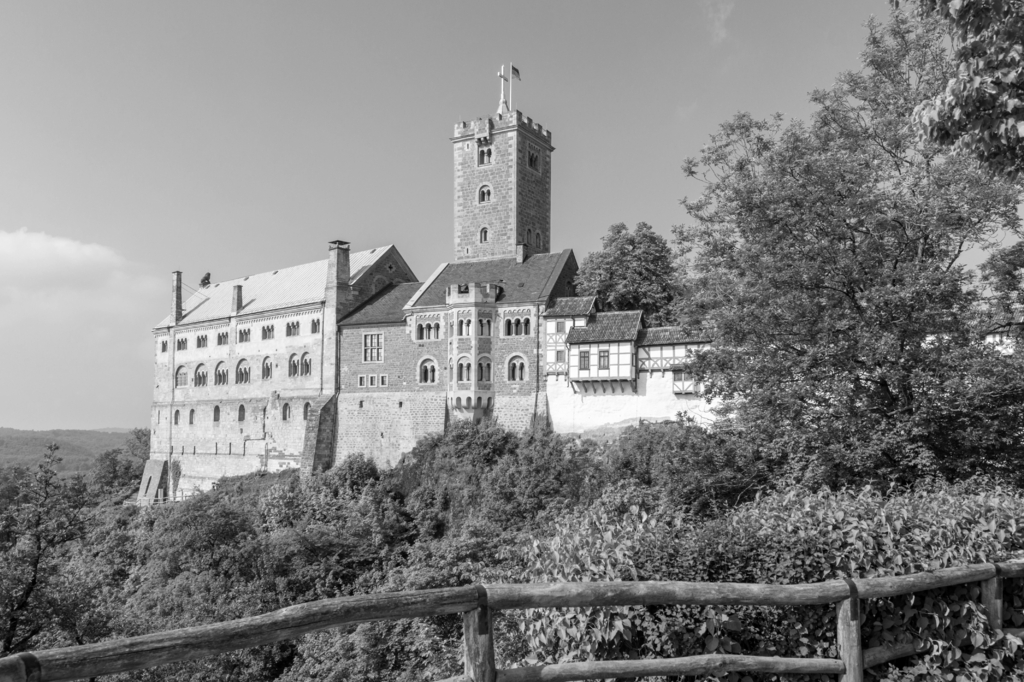 Lais Puzzle - Die Wartburg in der Lutherstadt Eisenach, Thüringen in schwarz weiß - 2.000 Teile p-330694