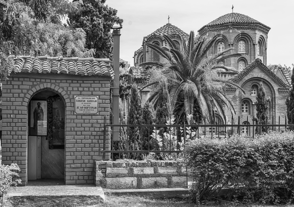 Lais Puzzle - Thessaloniki, Griechenland: Panagia-Chalkeon-Kirche, Thessaloniki, Griechenland. Die Panagia Chalkeon Kirche wurde im Jahr 1028 gegr&uuml;ndet. Thessaloniki in schwarz wei&szlig; - 1.000 Teile p-330852