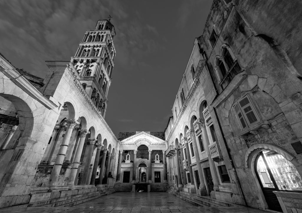 Lais Puzzle - Diokletianpalast in Split, Kroatien in schwarz weiß - 1.000 Teile p-331473