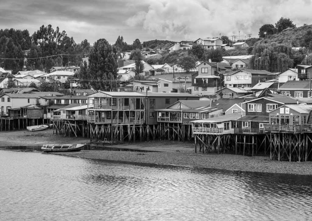 Lais Puzzle - Palafitos (Stelzenhäuser) in Castro, Insel Chiloe (Chile) in schwarz weiß - 500, 1.000 & 2.000 Teile p-331517