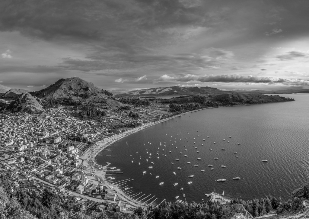 Lais Puzzle - Copacabana am Titicacasee in Bolivien in schwarz weiß - 500, 1.000 & 2.000 Teile p-332042