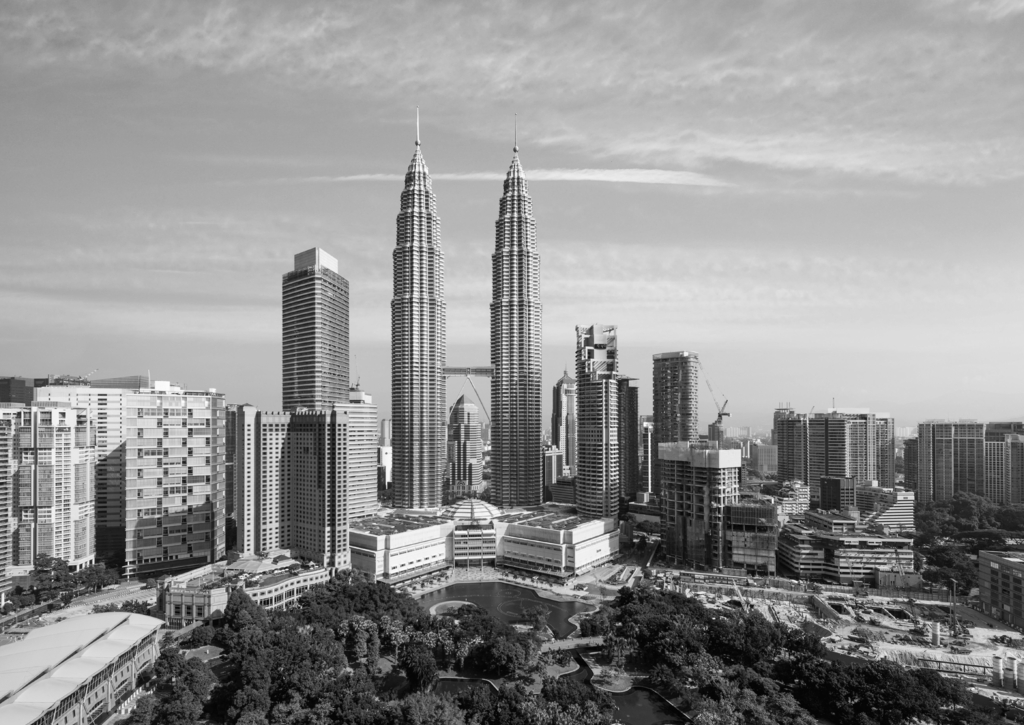 Lais Puzzle - Skyline von Kuala Lumpur am Morgen, Malaysia, Kuala Lumpur ist die Hauptstadt von Malaysia in schwarz weiß - 500, 1.000 & 2.000 Teile p-332324