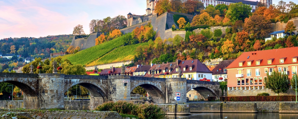 Lais Puzzle - Wurzburg, Germany, Marienberg Fortress and the Old Main Bridge, Panorama - 2.000 Teile p-334034