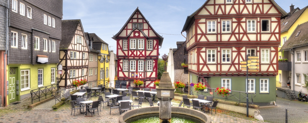 Lais Puzzle - Häuserensemble am Kornmarkt in Wetzlar, Hessen, Panorama - 2.000 Teile p-334187