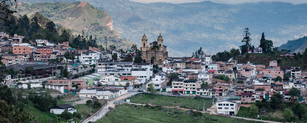 Lais Puzzle - Machetá Cundinamarca Kolumbien, Dorf inmitten der kolumbianischen Bergkette, Panorama - 2.000 Teile p-334233