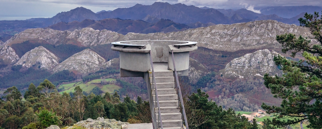 Lais Puzzle - Fito Aussichtspunkt in den Bergen der Sierra del Sueve, Teil der Kantabrischen Berge, Kantabrien, Spanien, Panorama - 2.000 Teile p-334900