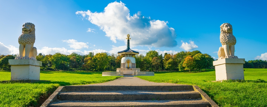 Lais Puzzle - Friedenspagoden-Tempel im Willen Park in Milton Keynes, England, Panorama - 2.000 Teile p-335046