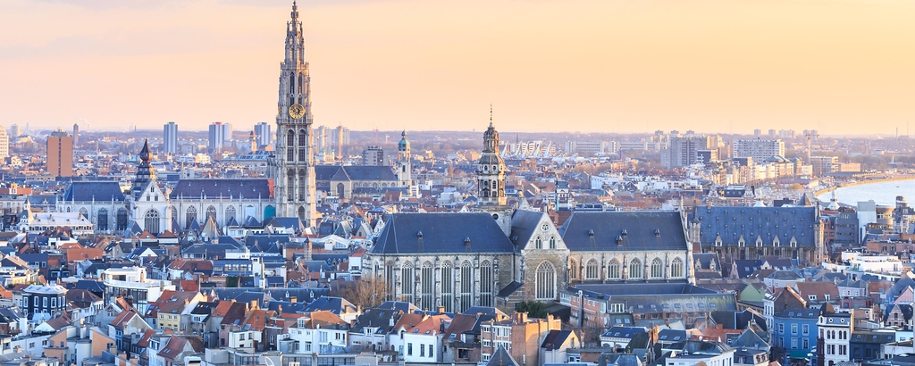 Lais Puzzle - Blick über Antwerpen mit der Kathedrale Unserer Lieben Frau aufgenommen, Panorama - 2.000 Teile p-335194