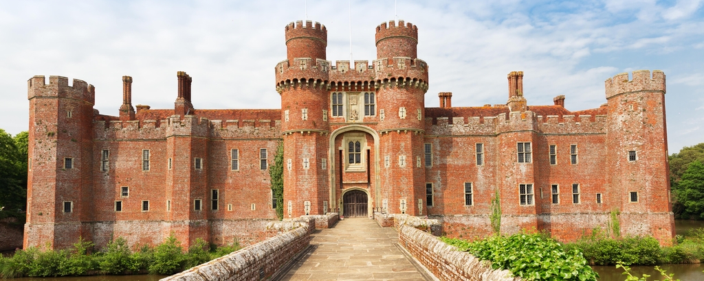 Lais Puzzle - Backsteinschloss Herstmonceux in England, Panorama - 2.000 Teile p-335244