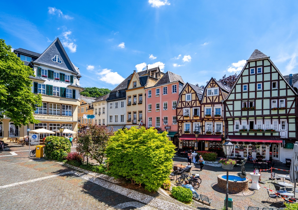 Lais Puzzle - Burgplatz, Linz am Rhein, Deutschland - 1.000 Teile p-342661