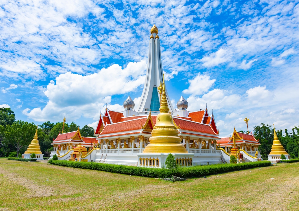 Lais Puzzle - Der Pathumtharam-Tempel Phra Maha Chedi Sri Chai Nat ist der größte Chedi der Provinz Chainat, Thailand - 1.000 Teile p-342765