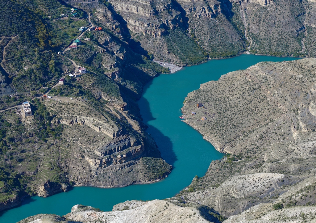 Lais Puzzle - Oberhalb des Flussbettes des Sulak-Flusses an einem sonnigen Tag. Republik Dagestan, Russische Föderation - 1.000 Teile p-342911