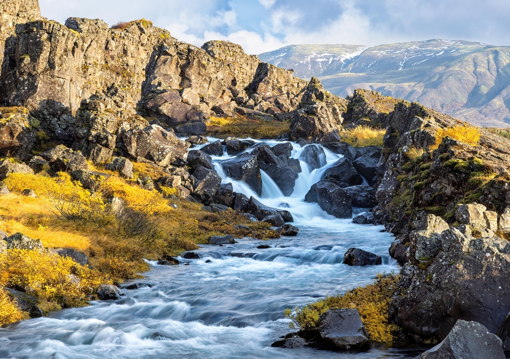 Lais Puzzle - Drekkingarhylur am Fluss Oxara im Thingvellir-Nationalpark im Süden Islands. Der Park liegt am Mittelatlantischen Graben und gehört zum Weltkulturerbe. - 1.000 Teile p-343141