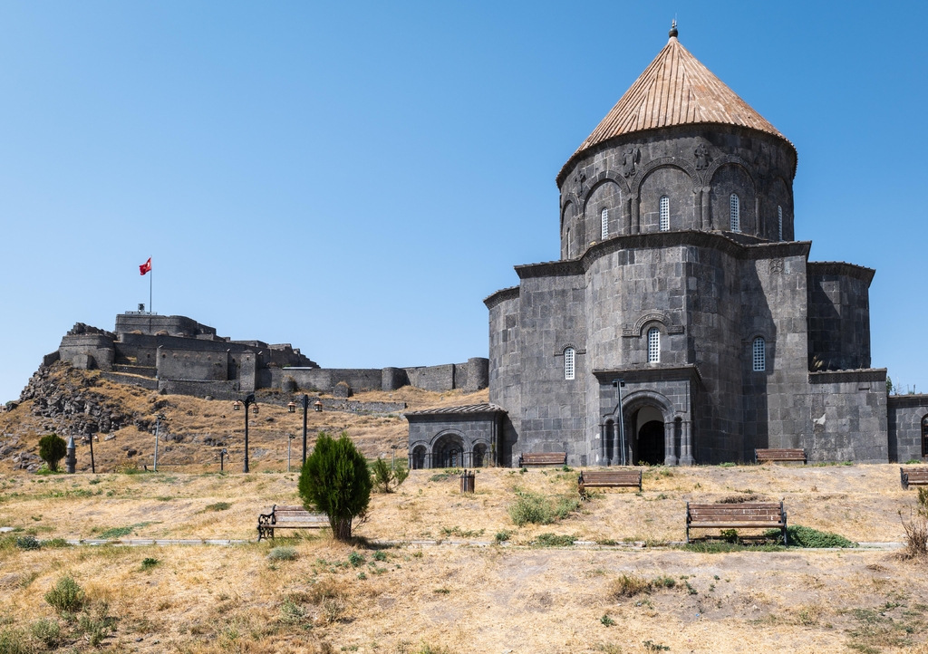 Lais Puzzle - Kumbet-Moschee (Kathedrale von Kars), auch bekannt als die Heilige Apostelkirche, eine ehemalige armenisch-apostolische Kirche in Kars, Osttürkei - 1.000 Teile p-343190
