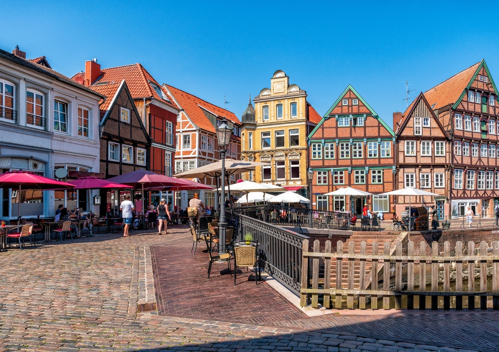Lais Puzzle - Der Fischmarkt am Hansehafen in Stade in Norddeutschland - 1.000 Teile p-343192