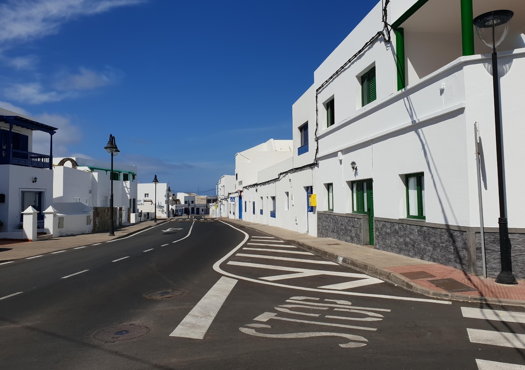 Lais Puzzle - Straße im Fischerdorf Órzola,Lanzarote - 1.000 Teile p-344342