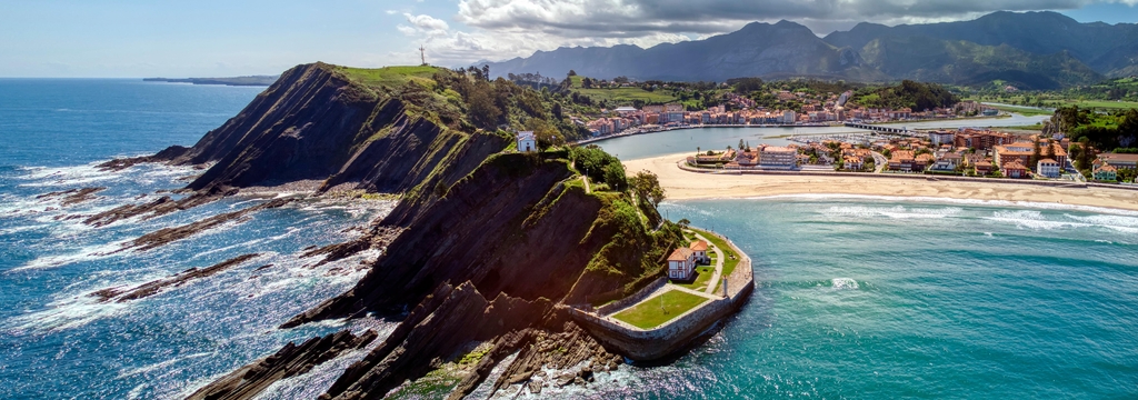 Lais Puzzle - Luftaufnahme von Ribadesella und seinem Mündungsgebiet in Asturien, Spanien. - 1.000 Teile p-345879