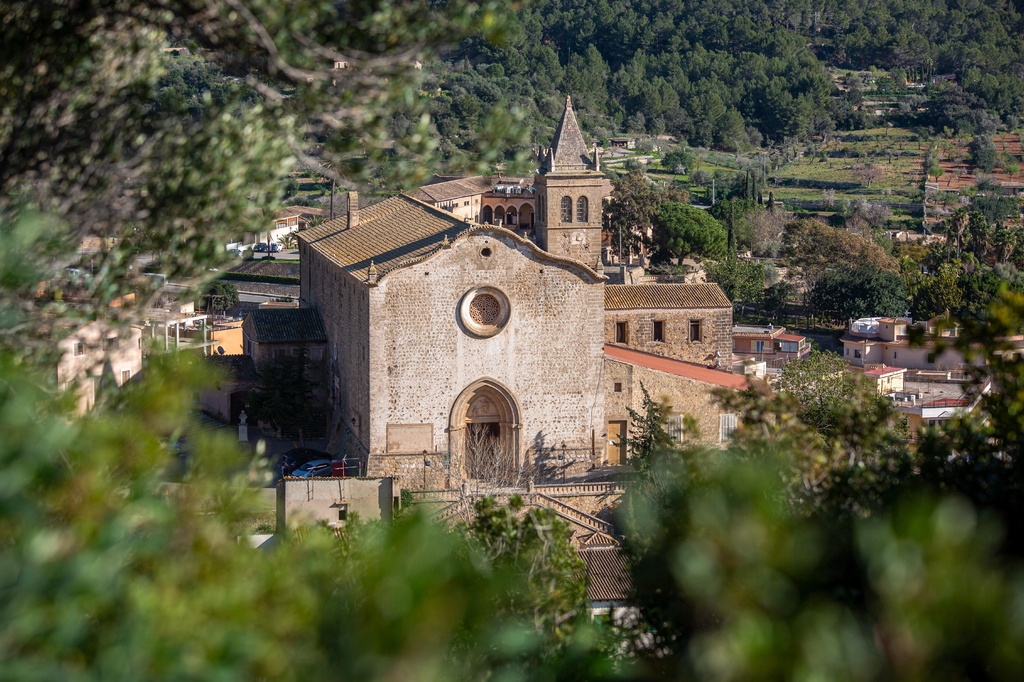 Lais Puzzle - Pfarrkirche Santa Maria d'Andratx in der Stadt Andratx, Mallorca - 2.000 Teile p-346266
