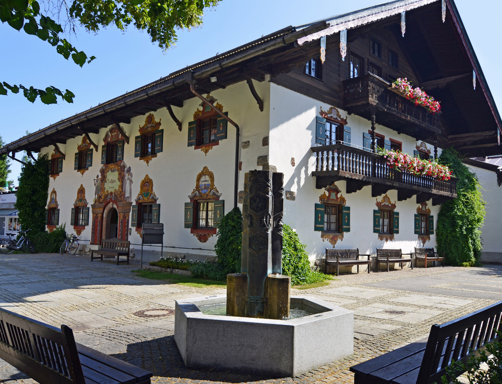 Lais Puzzle - Rathaus, Ruhpolding - 1.000 Teile p-348886