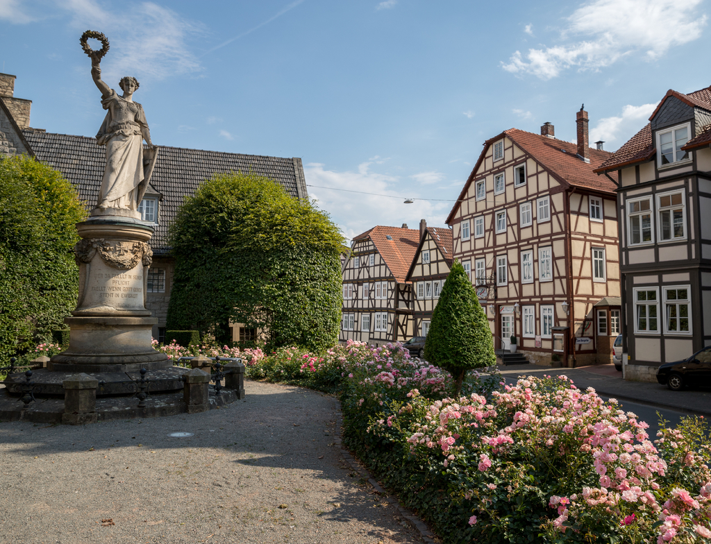 Lais Puzzle - Platz vor der Kilianskirche in Korbach - 1.000 Teile p-348940
