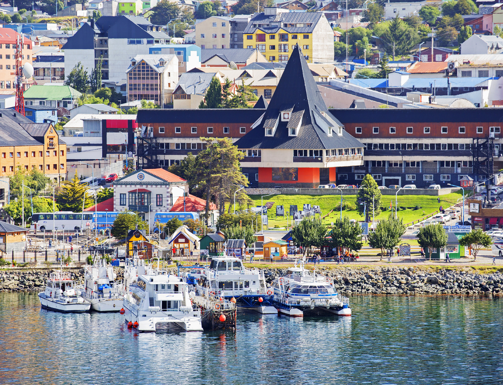 Lais Puzzle - Ushuaia mit seinen über fünfzigtausend Einwohnern gilt allgemein als die südlichste Stadt der Welt - 1.000 Teile p-349233