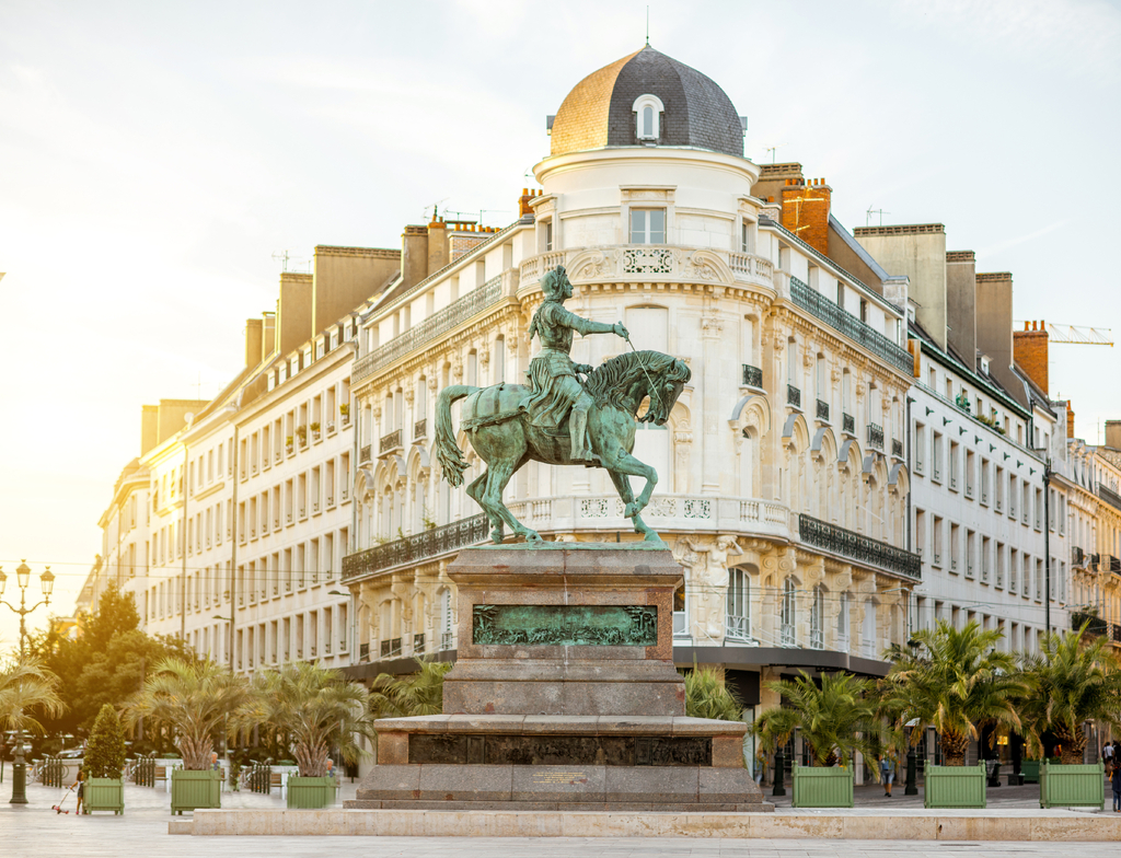 Lais Puzzle - Statue der Heiligen Jeanne d'Arc auf dem Martroi-Platz, Orleans, Frankreich - 1.000 Teile p-349722